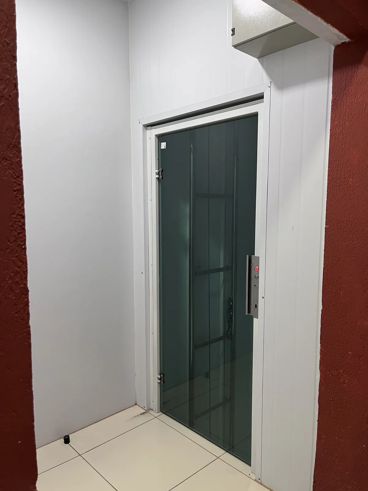 Elevador do SIBIMA, parte da acessibilidade física do prédio